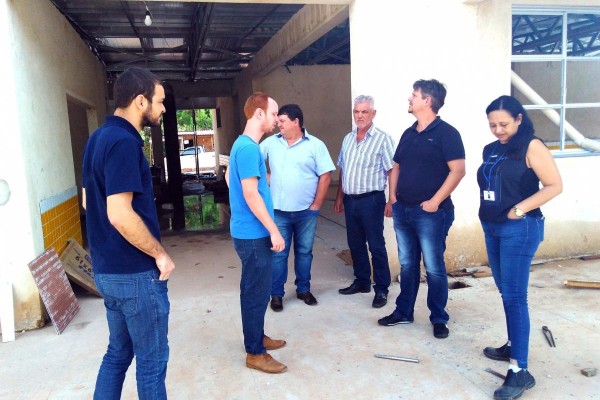 Vereadores visitaram as obras da Super Creche