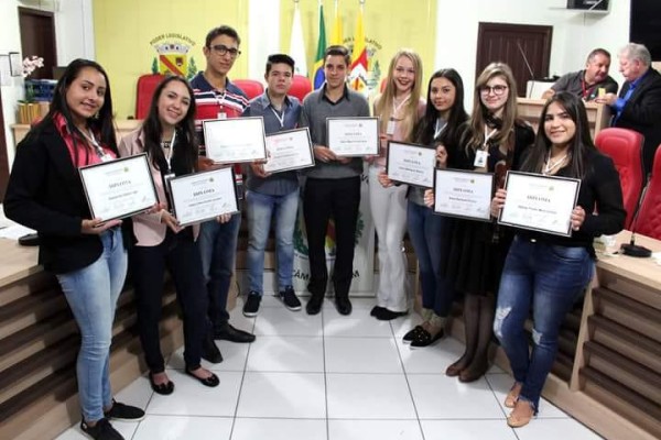 CÂMARA JOVEM SE EFETIVA EM QUITANDINHA
