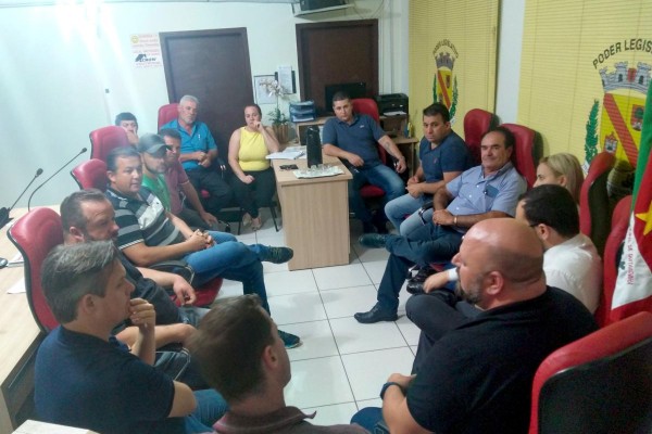 VEREADORES DE QUITANDINHA SE REUNIRAM COM EMPRESÁRIOS